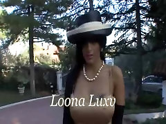 A big fuck with Loona Luxx