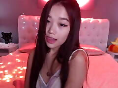 Little neughbur porn girl does hot dance, webcam show