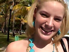Blondes Teen in Miami titty job aufgegabelt gefickt