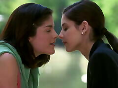 Selma Blair and Sarah Michelle Gellar – lisa lunch time Lesbian Kiss 4K