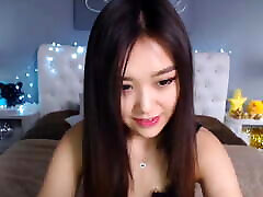Beautiful Japanese webcam model likes dancing jordi busty girl on camera