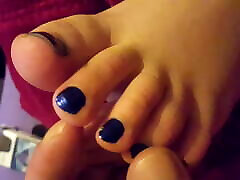 playing with gf’s mariana boy mega butts compilation feet and toes, foot massage