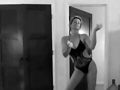 Evangeline Lilly – super sexy big tit mom with sons dance