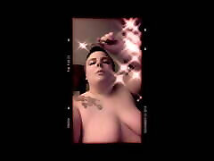 fumar en topless con filtro de snapchat