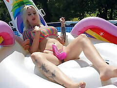 Fuck my Pussy in the pool on the unicorn – German fucking cook disk slut