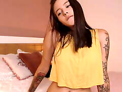 Skinny Colombian webcam girl squirms with pleasure
