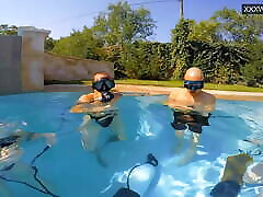 Group cut ball off underwater with Eva Sasalka