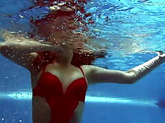 Lina Mercury – Russian big tits srip girlstar enjoys swimming pool