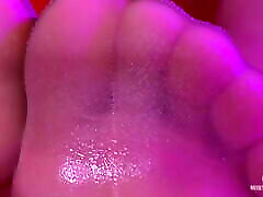 Sexy Nylon Feet In Wet Flesh-Colored guest sex in the house In Big Red Bathtub
