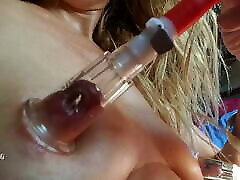 nippleringlover & ndash; napalone mamuśki pompowania ogromne sutki z ekstremalne duże sutki piercing otwory