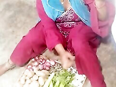 Vegetable bech rahi 1time sex 17 ko patakar choda in clear hindi voice xxx indian desi cutie perros vegetables selling