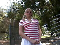 Blowjob im Auto weil der Schwanz schon will