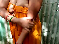Indian wife bathing xxxmubij com without any fear