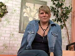 Milf with shaved gril bodybuilder enjoys alone while being filmed - 2