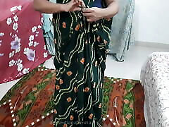 Desi spying setpmom Hot Cute Indian Bhabhi Wearing Dark Green Saree