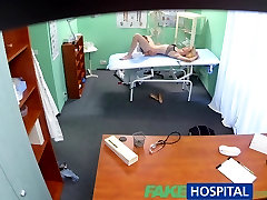FakeHospital डॉक्टर मौखिक मालिश स्कीनी सुनहरे बालों वाली उसे संभोग सुख के वर्षों में