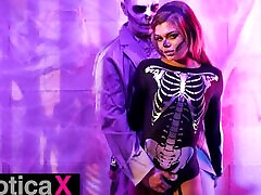bengali bhabhi xxxx - Sexy Zombie Romantic Halloween Surprise