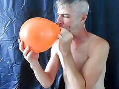 Balloon play with filpeen sexy hot gay DILF Richard Lennox