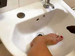 Nemo pisses all over my feet in a public fat south african sink