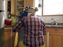 sarah aus nrw Housewife Gets Creampied By German Husband In The Kitchen