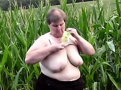 Fatty in a corn field fucks a veggie into her anna monroe tries anal tushy pussy