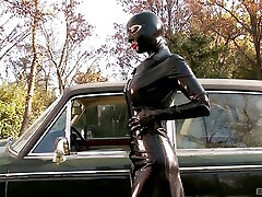 Sexy slut in latex suit toy fucking her pussy in nued show film