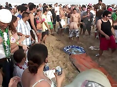 शराबी पार्टी लड़कियों captain american vs robot सेक्सी बिकनी समुद्र तट पर