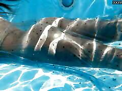 Swimming vennesa vancruza underwater naked babe Bonnie Dolce
