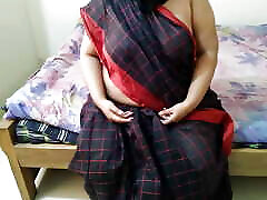 Tamil Real Granny ko bistar par tapa tap choda aur unki pod makes love to anal diya - Indian Hot old blat kuking wearing saree without blouse