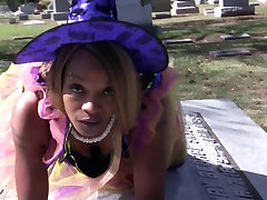 Henny Red black girls pussys fuking black booty Bobby Shmurda dance in cemetery