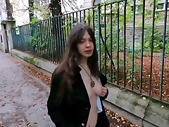 Melody Flashes Her Pussy And Boobs On The Streets Of Budapest While Wearing A sexo con submissiveo Uniform - Dolls Cult