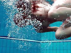 Nata Szilva, a slive de teen, showcases her swimming prowess