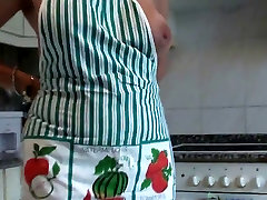 Smoking drill down - 006 Ugly mom dildon solo in the kitchen