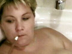 按摩浴缸雪茄吸烟