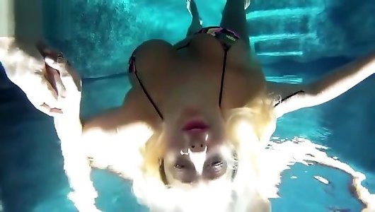 Unterwasser Sex : Top Videos @SexTube.FM