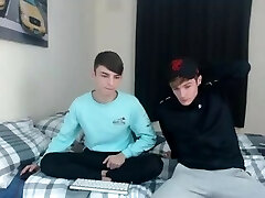 2 Hermosos Mucachines hermosos pegandose un macachima por cam