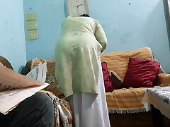 Desi Hot Maid ko choda payment bhadwane ke chakkar me