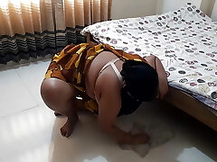 35 year senior Gujarati Maid gets stuck under bed while cleaning then A guy gives rough fuck from behind - Indian Hindi Orgy