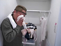 A Small Love Story: The Runaway Girl And An Senior Stud par 1