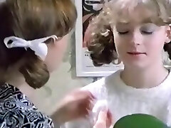 دختران نونونوجوان با داشتن سرگرم کننده با دیک بزرگ در یک دو زن یک مرد