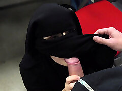 Muslim darling gets rod in her labia