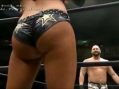 Maria Kanellis distracting studs during a wrestling match