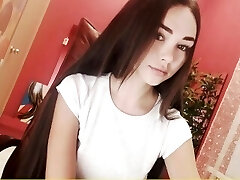 Lovely camgirl finally shows her amazing body.