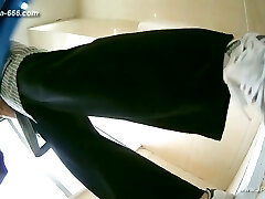 chinese girls go to rest room.298