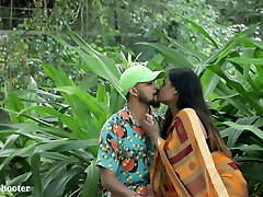 Indian Super-hot Kissing - Girlfriend Pranked in Saree