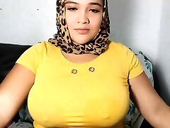 Busty Camgirl With Pierced Nipples Jerk