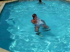 Gruppenfick am Pool in Malle