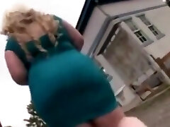 American Plus-size have fun in japan