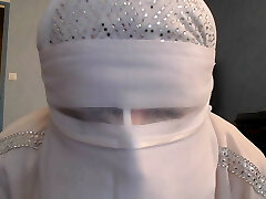 musulmane en niqab en mini raz la chatte