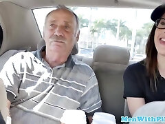 Spex teen pussyfucked after inhaling grandpa